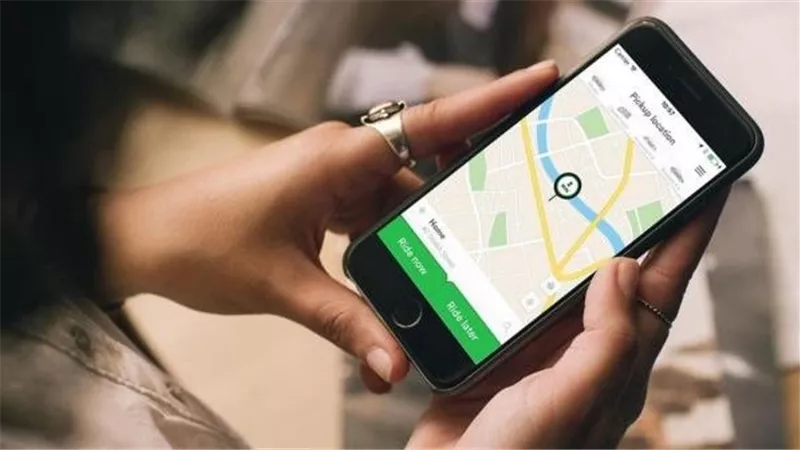 وضع يده على منطقة حساسة.. تفاصيل القبض على سائق بشركة نقل تحرش بطالب في أكتوبر