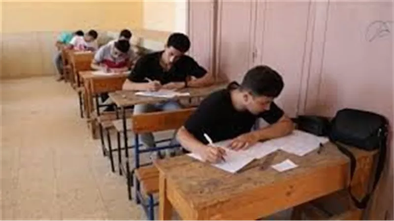  واقعة صادمة في مدرسة.. طلاب يصفعون المعلمين بسبب منعهم من الغش