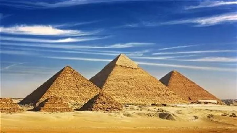 الباحثون في حيرة.. العثور على هيكل صادم ومقبرة مخفية بجوار أهرامات الجيزة