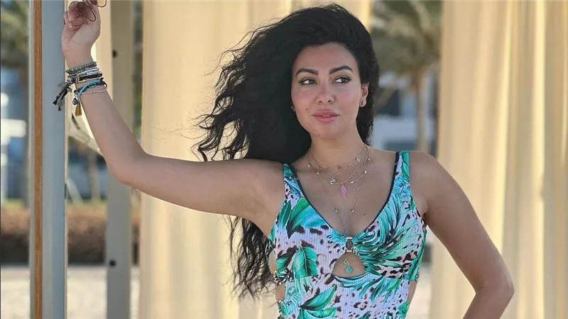 كاجوال.. ميريهان حسين تثير الجدل بهذه الإطلالة | شاهد