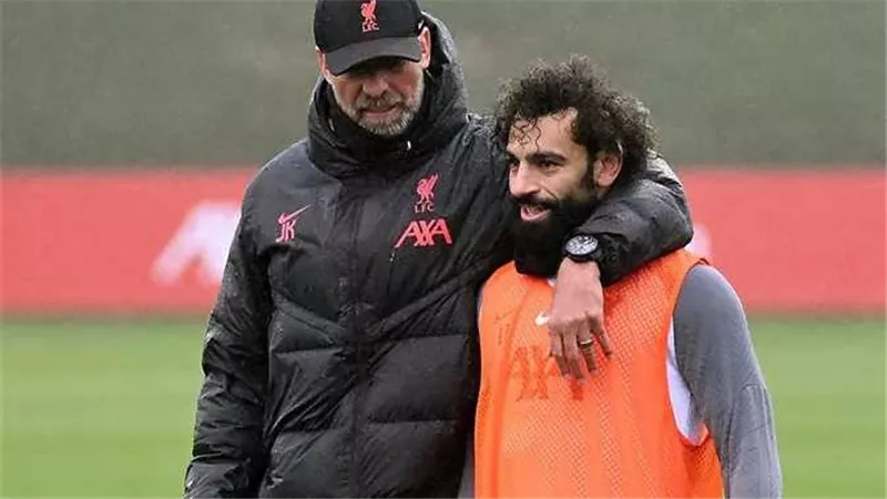 ليست مجرد علاقة عمل.. رسالة مؤثرة من محمد صلاح في وداع كلوب