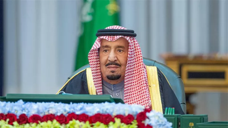 ارتفاع بالحرارة وألم بالمفاصل.. تفاصيل الحالة الصحية لملك السعودية 