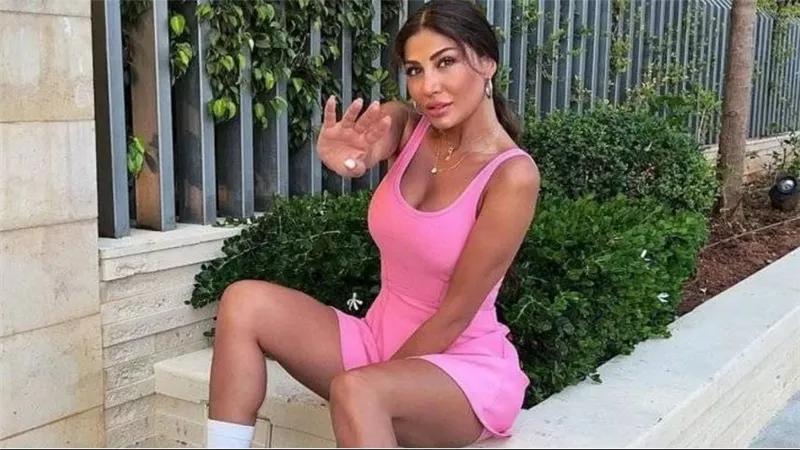 فضيحة هبة نور.. قصة مقطع فيديو جريء لفنانة يقلب السوشيال ميديا فما علاقة محمد هنيدي؟