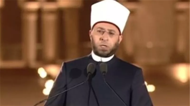 طالب بمناظرته علنيًا بمفرده.. هجوم ناري من أسامة الأزهري على مركز تكوين