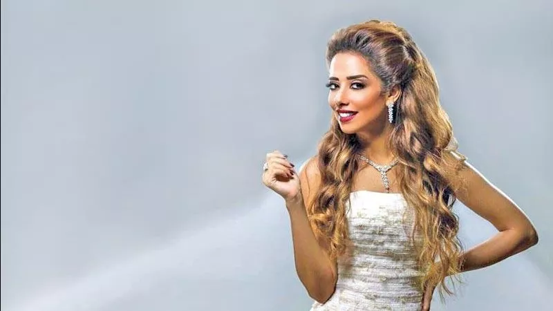 لن تتوقع سعره.. فستان بلقيس فتحي بالكويت يثير الجدل | شاهد 