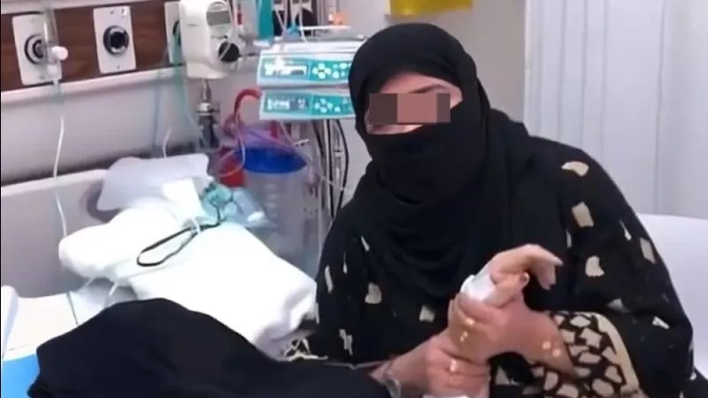 قسوة القلب.. غضب في السعودية بعد تصوير تيك توكر لحظة وفاة والدتها | شاهد