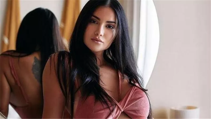 بفستان تايجر.. إطلالة مثيرة جديدة للفنانة هدى الاتربي | شاهد