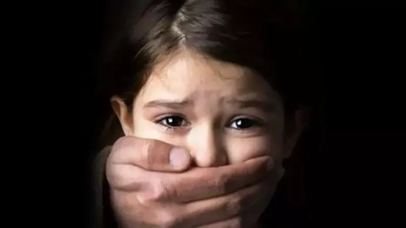 ضربها وكتم أنفاسها.. تفاصيل الحكم على المتهم بهتـ.ك عر.ض طفلة الساحل