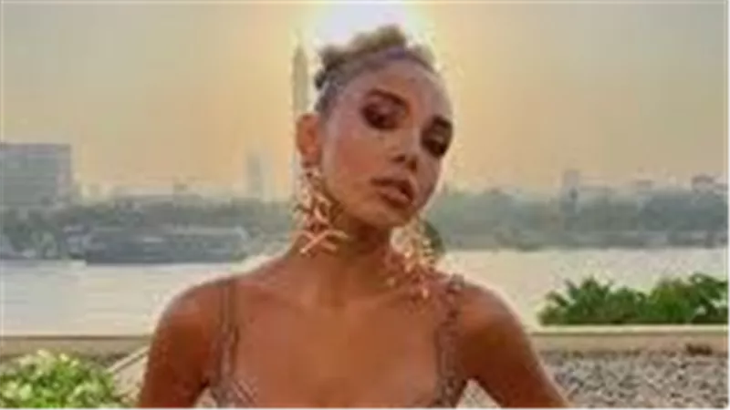 بطن مكشوف..اطلالة مثيرة للفنانة سلمي أبو ضيف | شاهد