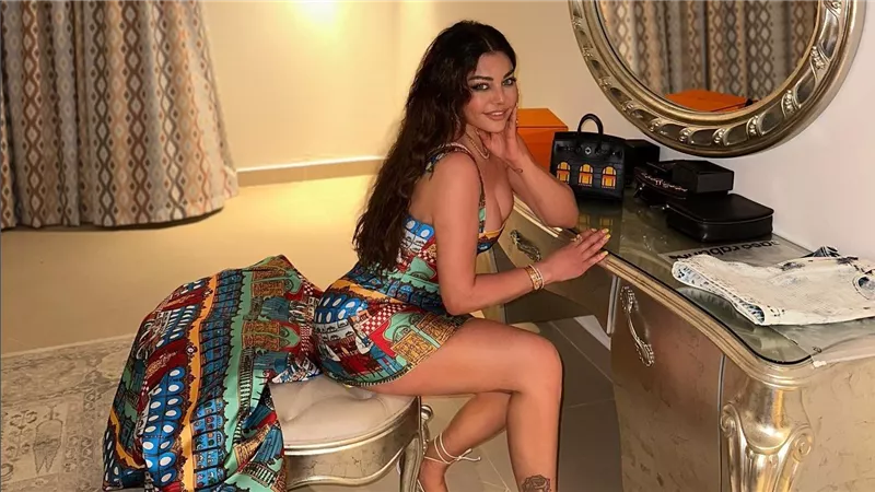 بسبب التجاعيد.. هيفاء وهبي تثير الجدل بهذه الإطلالة | شاهد