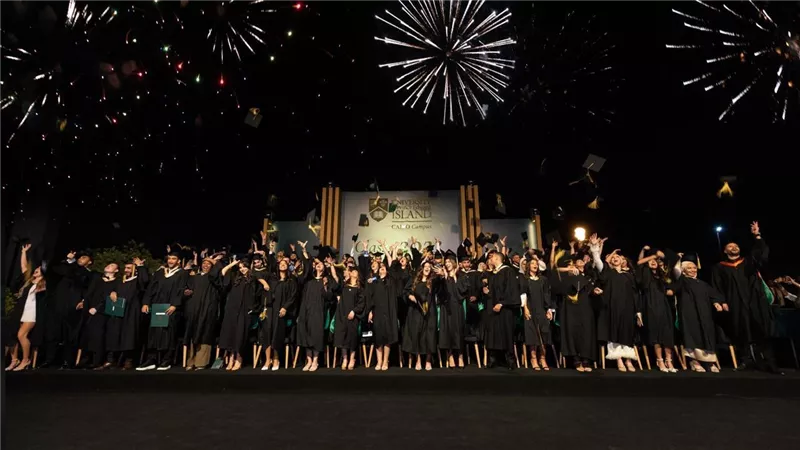 الجامعات الكندية في مصر تحتفل بتخريج الدفعة الثالثة من جامعة جزيرة الأمير إدوارد بحضور السفير الكندي