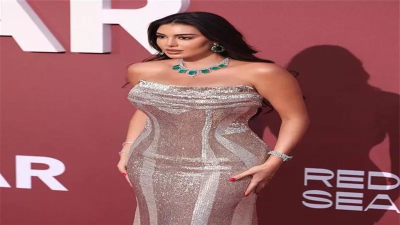 وضعتها في مأزق.. فساتين ياسمين صبري تثير الجدل بمهرجان كان السينمائي | شاهد