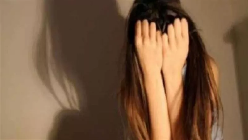 اتخانقت معاها.. أقوال مثيرة لوالدة فتاة بولاق الدكرور بعد هتك عرضها