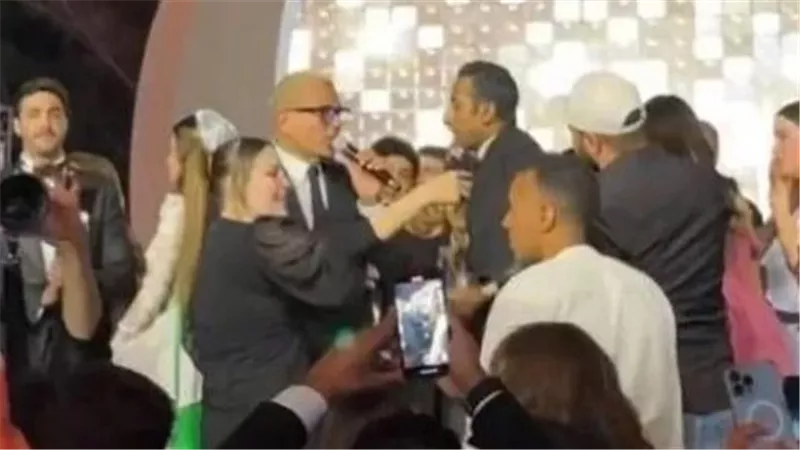 تعويض مليار جنيه.. تطور جديد في صفع عمرو دياب لشاب