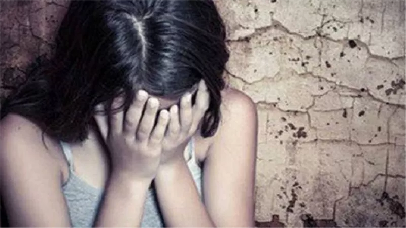 صرخة في العيد.. تفاصيل مثيرة في تحـ.رش حلاق بطفلة الوراق