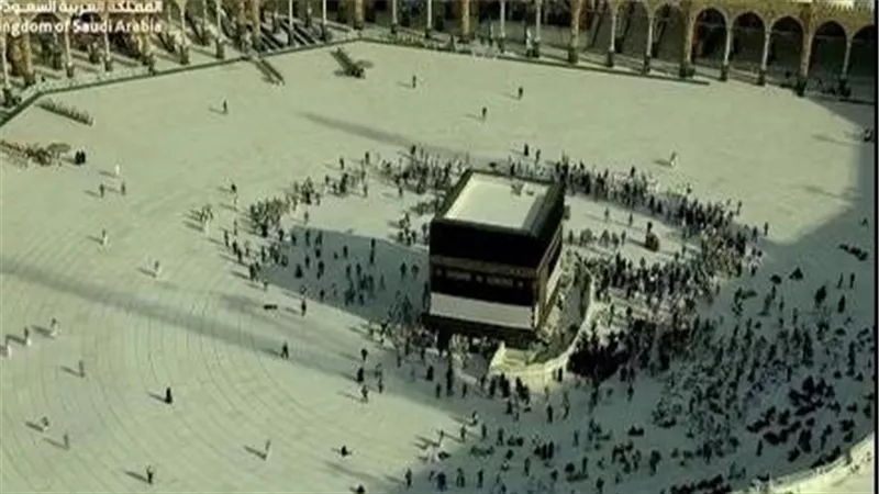 مشهد مؤثر.. هذا ما فعلته نساء مكة يوم عرفة حتى لا يبقى الحرم خاليا | شاهد