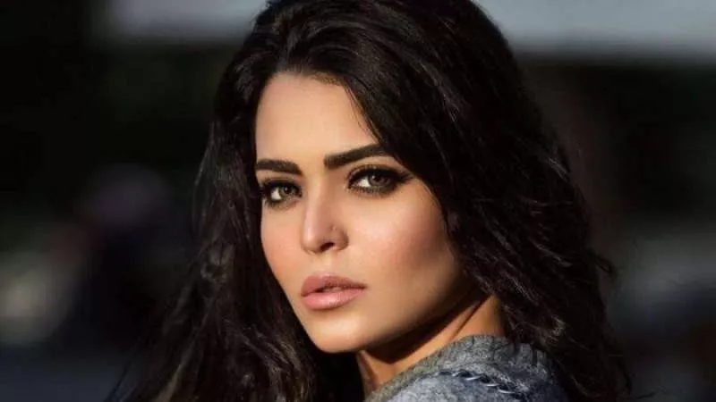 ما علاقة مايكل جاكسون؟..القصة الكاملة للتنمر على الفنانة أسماء جلال وهذا رد فعلها