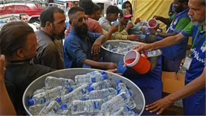ما القصة؟.. الناس يسقطون موتى بالشارع فى هذه المدينة الشهيرة