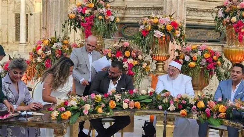 بعد أزمة عقد قران ابنتها.. رسالة من مفيدة شيحة إلى خالد الجندي ومصمم الفستان | فيديو