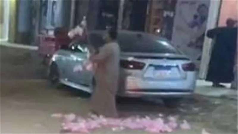 9 ثوان أبكت المصريين في العيد.. تروسيكل وأجهزة كهربائية ومساعدات مادية لبائع غزل البنات | شاهد