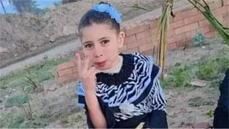 دفنها 16 يوما بمنزله.. تفاصيل الحكم على قـ.ـاتل حنين طفلة دمياط