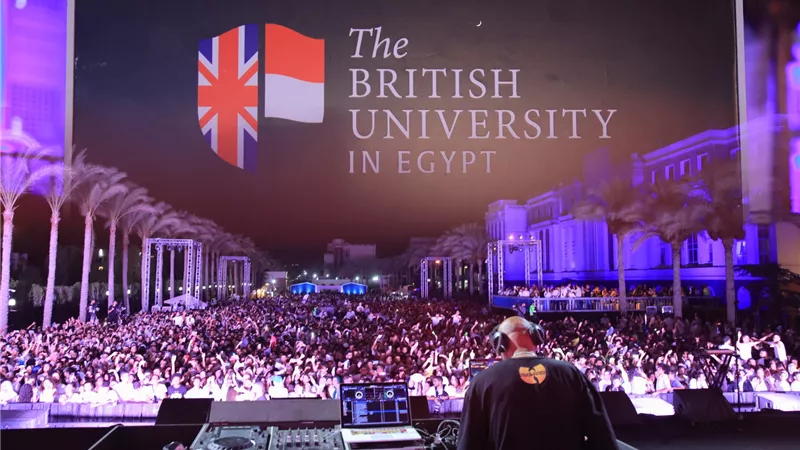 بحضور أكثر من 10 آلاف طالب..فرقة كايروكي تشعل حفل الجامعة البريطانية في مصر للترحيب بالطلاب الجدد (صور)