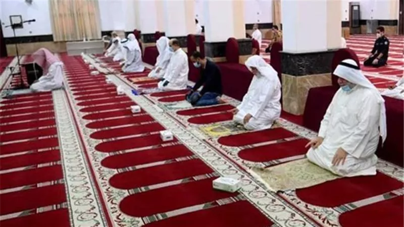 بعد خطة تخفيف الأحمال الكهربائية.. حقيقة الاكتفاء بآذاني الظهر والعصر في الكويت