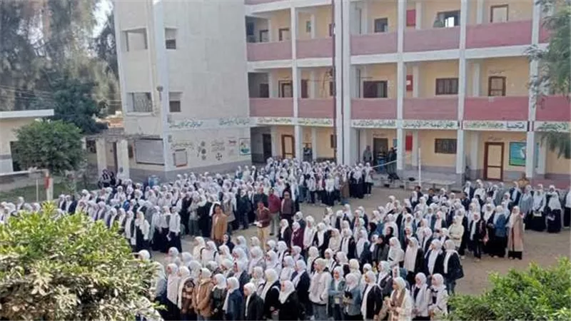 إيه العبط دا.. تفاصيل معاقبة معلم ببني سويف بسبب ركل طالبة بالشلوت
