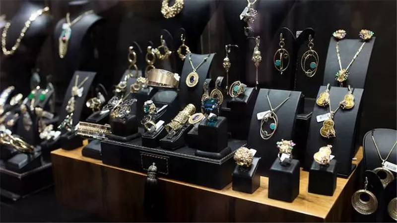 سعر الذهب اليوم الخميس 18-7-2024 ارتفاع جديد