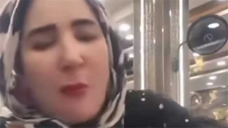 هاكل ببلاش.. ابتزاز بلوجر لمطعم شهير يثير غضب السوشيال ميديا | فيديو
