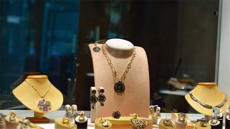 سعر الذهب اليوم الأحد 4-8-2024 ارتفاع جديد