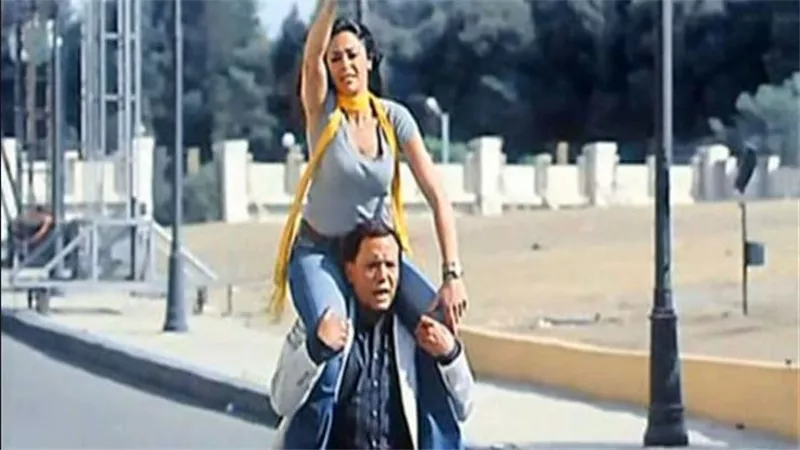 بعد 19 عاما من عرضه.. داليا البحيرى تكشف مفاجأة عن مشهد عادل إمام بفيلم السفارة في العمارة | فيديو 