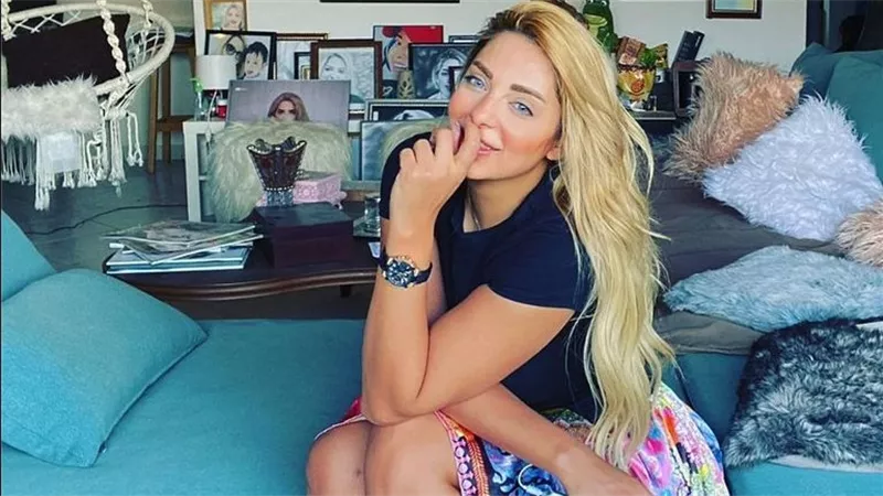 على البحر.. مي حلمي تشعل السوشيال ميديا بهذه الإطلالة | شاهد