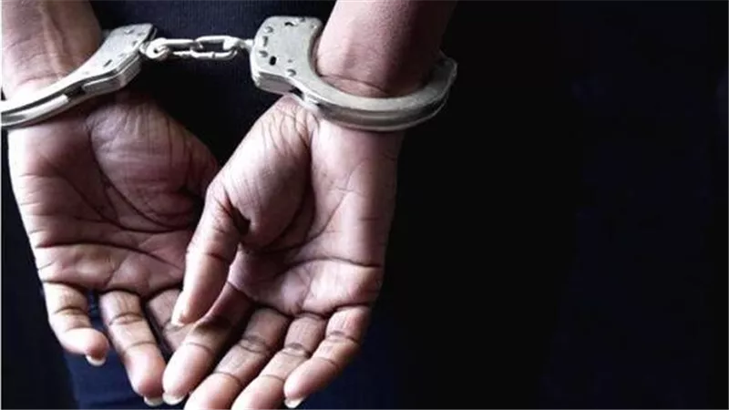 حاولا دفنه حيًا في المقابر.. تفاصيل القبض على رجل وامرأة متلبسين بمحاولة قتل في قنا