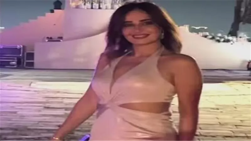 فوق الركبة.. حلا شيحة تثير الجدل بهذه الإطلالة | شاهد