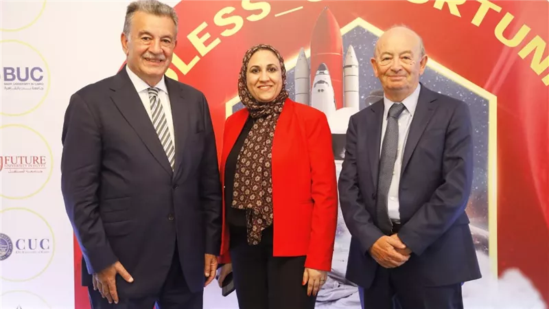 ماكجفرن مُستشار التعليم العالي بالمجلس الثقافي البريطاني بالقاهرة يشيد بمعرض وملتقى التعليم العالي