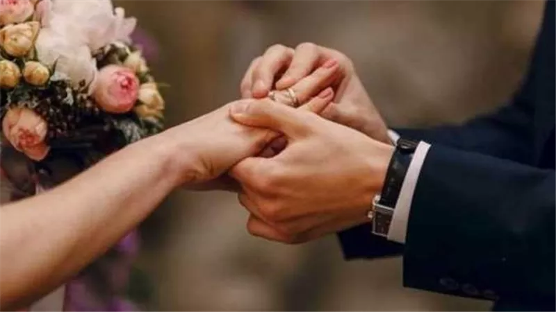 يمنحوا النساء وعودا مقابل الجنس..دولة تعاقب الرجال المتخلين عن وعد الزواج 