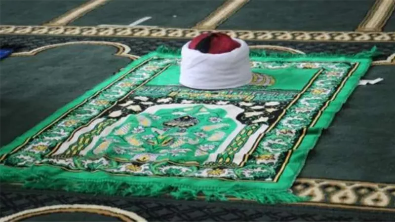 غيبوبة 10 أيام.. تفاصيل وفاة إمام مسجد سقط أثناء صلاة العشاء بسوهاج