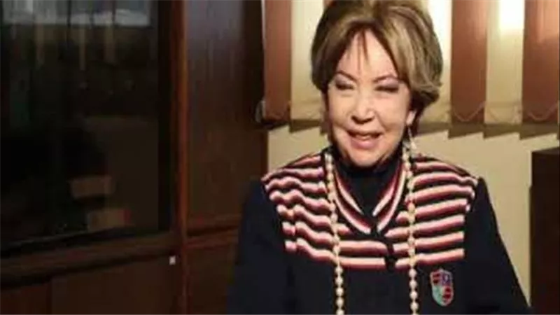 حمدية حمدي: عمرو دياب معتمد كملحن مش مطرب وشيرين بوظت نفسها | فيديو