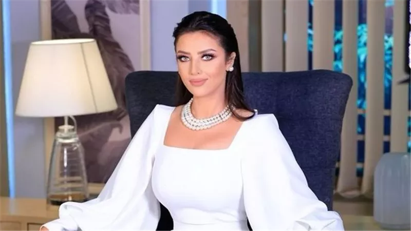 اتريقوا عليا وهددوني.. زوج يُقاضي زوجته بسبب ظهورها مع رضوى الشربيني