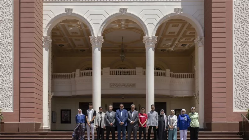 أوائل الثانوية العامة يتفقدون الجامعة البريطانية للتعرف على الكليات والمنح المجانية والمزايا الأكاديمية