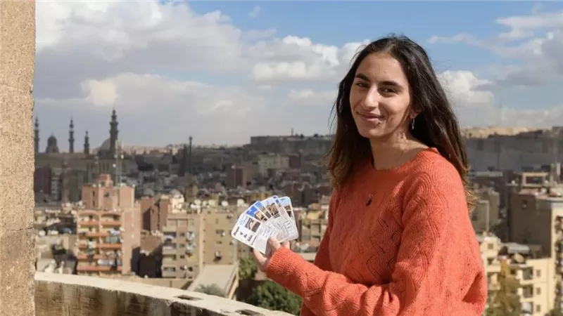 طالبة بالجامعة الأمريكية بالقاهرة تبتكر لعبة لتثقيف الأطفال حول معالم القاهرة التاريخية 
