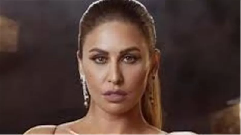 إطلالة مثيرة للفنانة مي سليم | شاهد