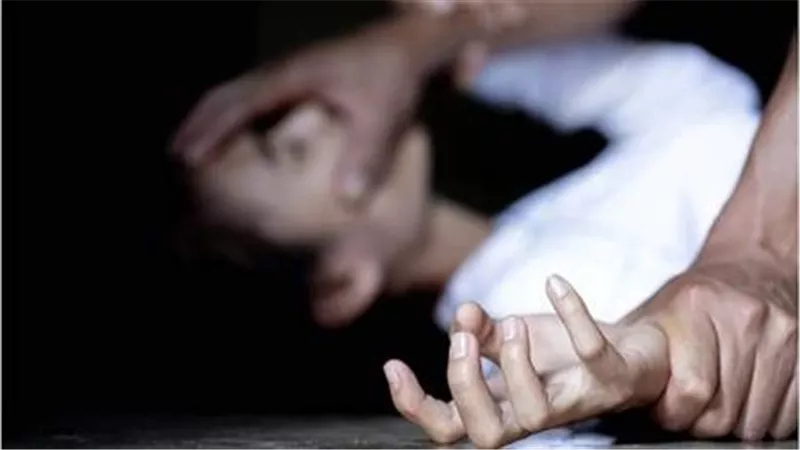 كبلها وطعنها في قلبها.. الابن العاق قتل أمه بمساعدة زوجته بالدقهلية والسبب صادم 