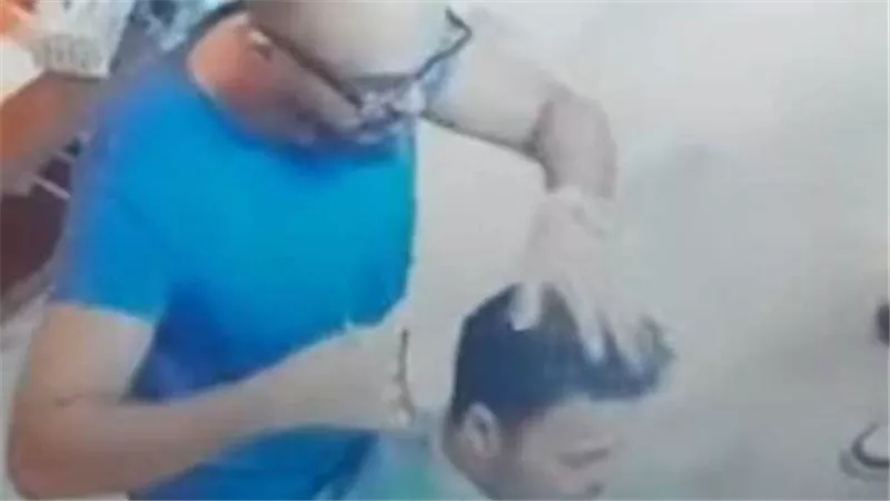 أول رد فعل من حميد الشاعري بعد فيديو مشاجرته مع حلاق التجمع | شاهد