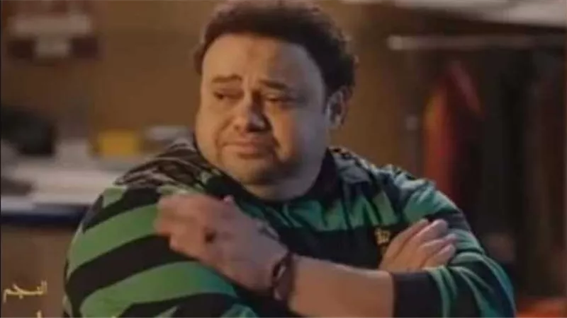 مش عارف يجيب أكل لابنه.. حكاية فنان يتسول في الشارع تثير الجدل | شاهد 