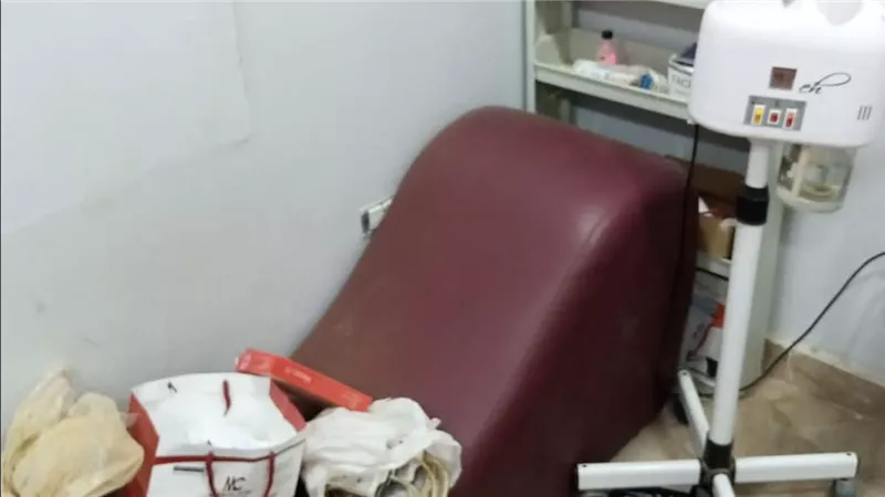 كشفه بـ6 آلاف جنيه..تفاصيل القبض على حاصل على ابتدائية منتحل صفة طبيب بالغربية 