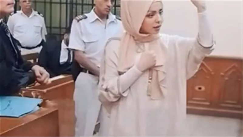 قرار جديد في محاكمة مضيفة الطيران المتهمة بقـ تل طفلتها