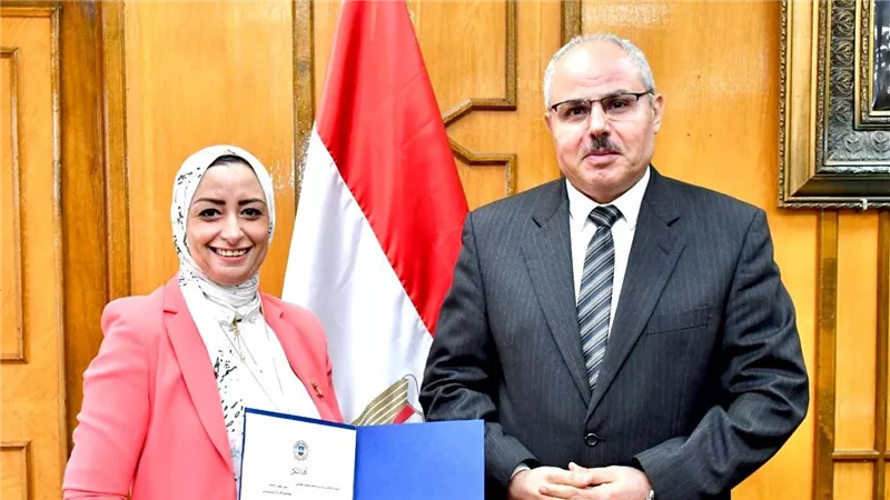  رئيس جامعة قناة السويس يُكلف الدكتورة سارة صادق بالعمل مديرًا لمكتب الإعلام