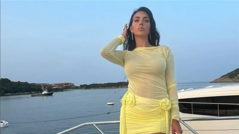 بالأبيض.. جورجينا تثير ضجة على السوشيال | شاهد